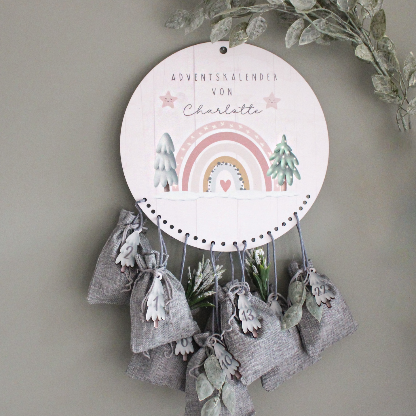 Adventskalender RUND mit Wunschnamen - Regenbogen rosa