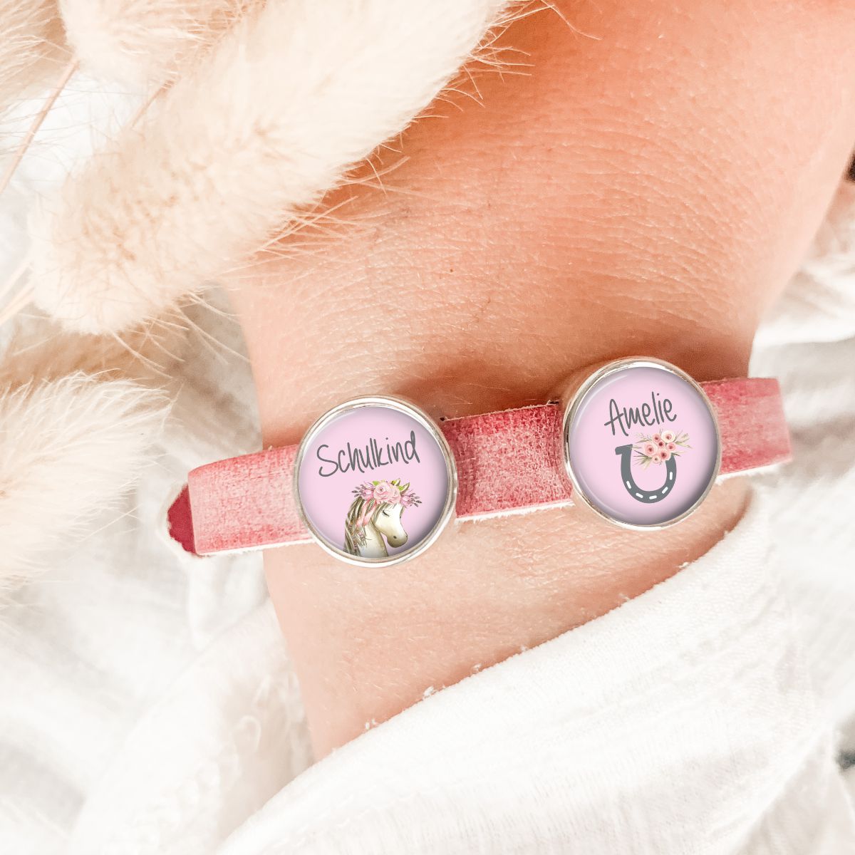 Lederarmband einfach rosa Schulkind und mit Pferd und Hufeisen Wunschtext 2 Schiebeperle