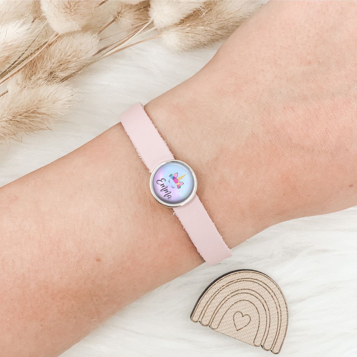 Lederarmband einfach rosa mit Einhorn lila und Wunschtext