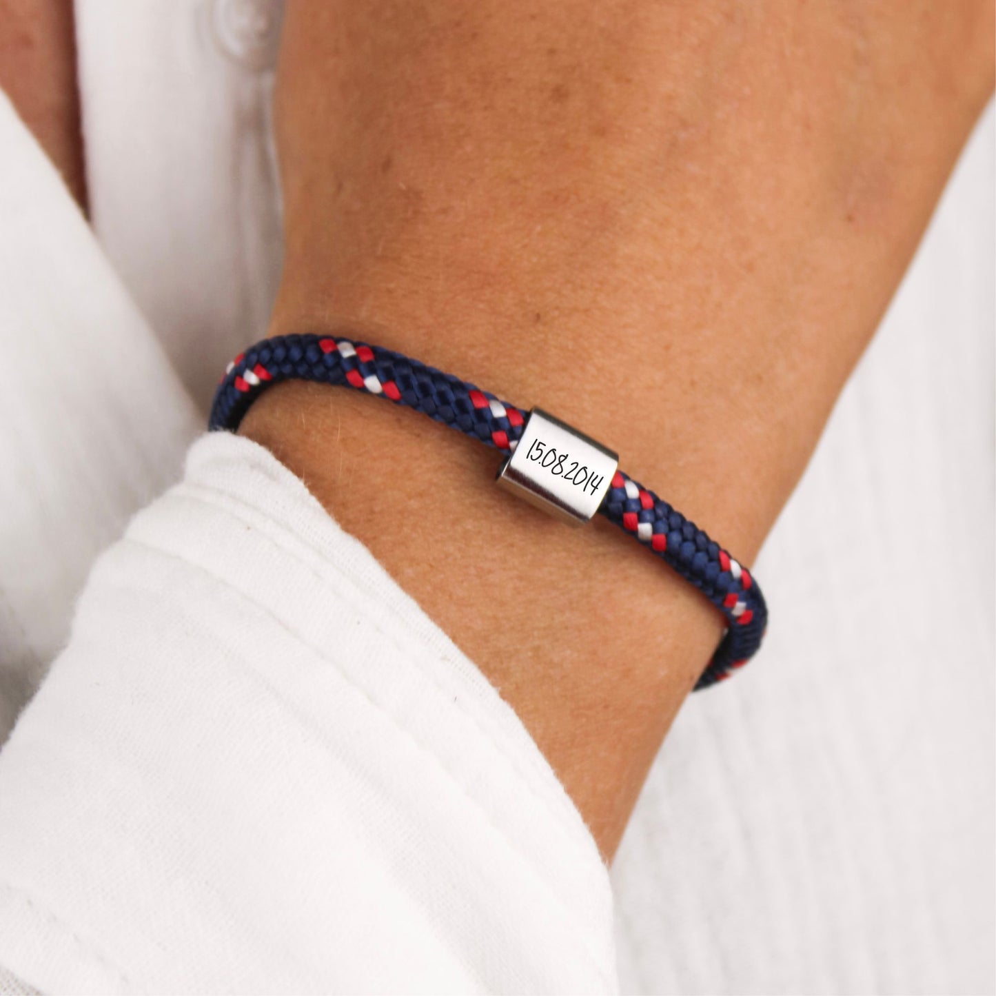Segelseilarmband einfach rot weiß blau mit Wunschtextperle