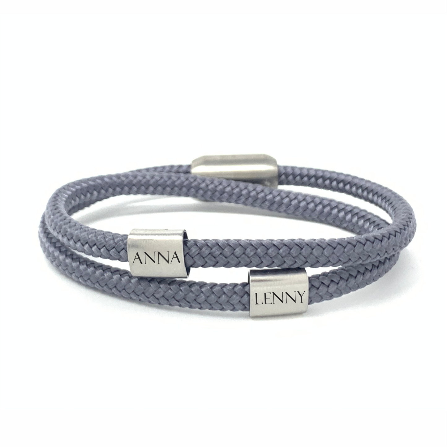 Segelseilarmband grau mit zwei Wunschtextperlen