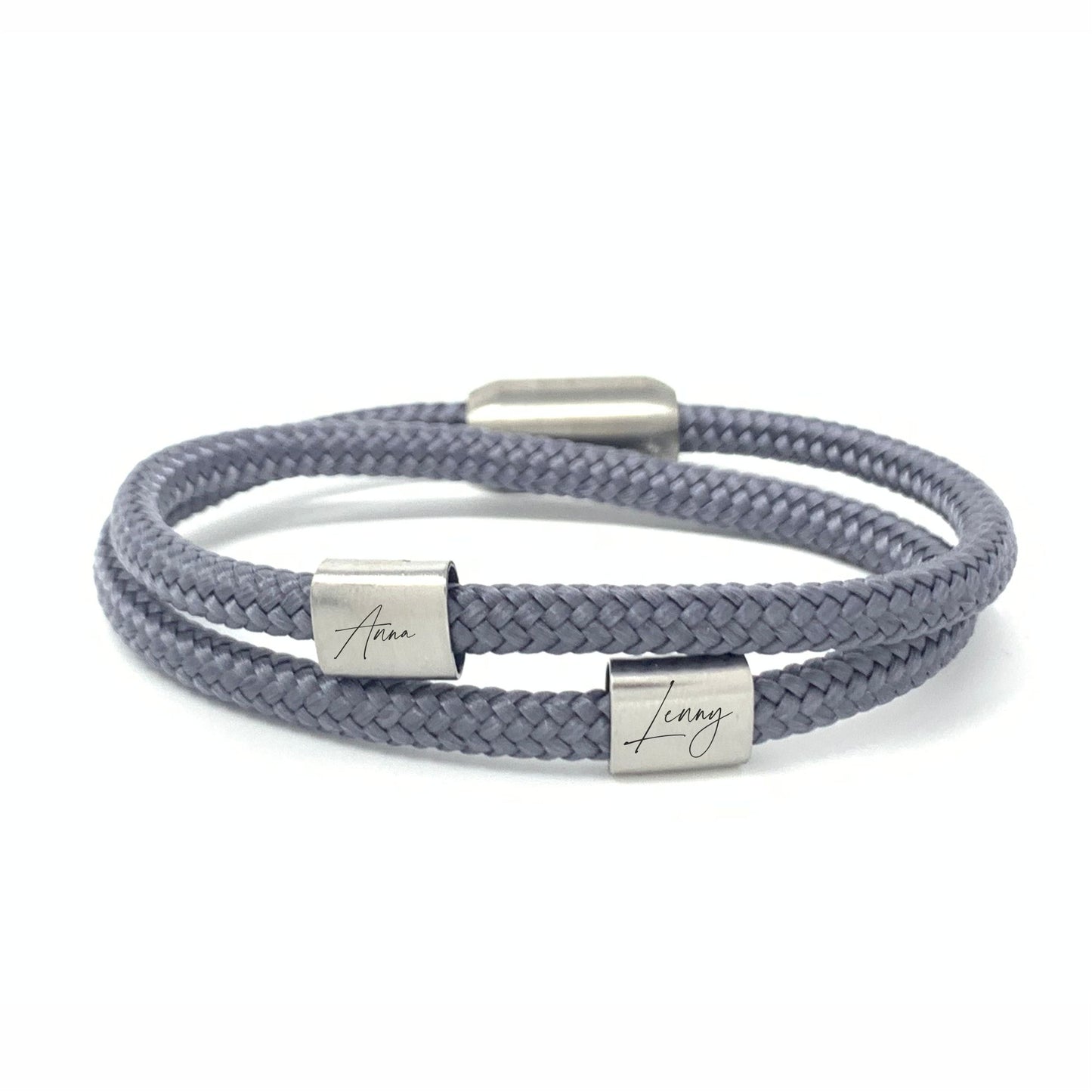 Segelseilarmband grau mit zwei Wunschtextperlen