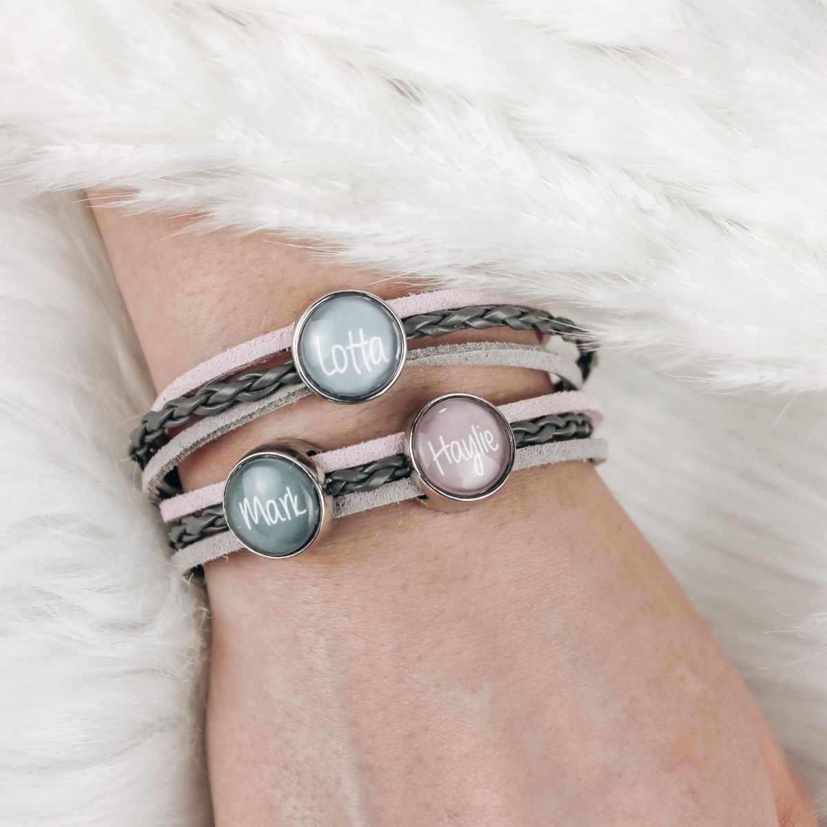 Wickelarmband rosa grau mit drei Schiebeperlen mit Wunschtext