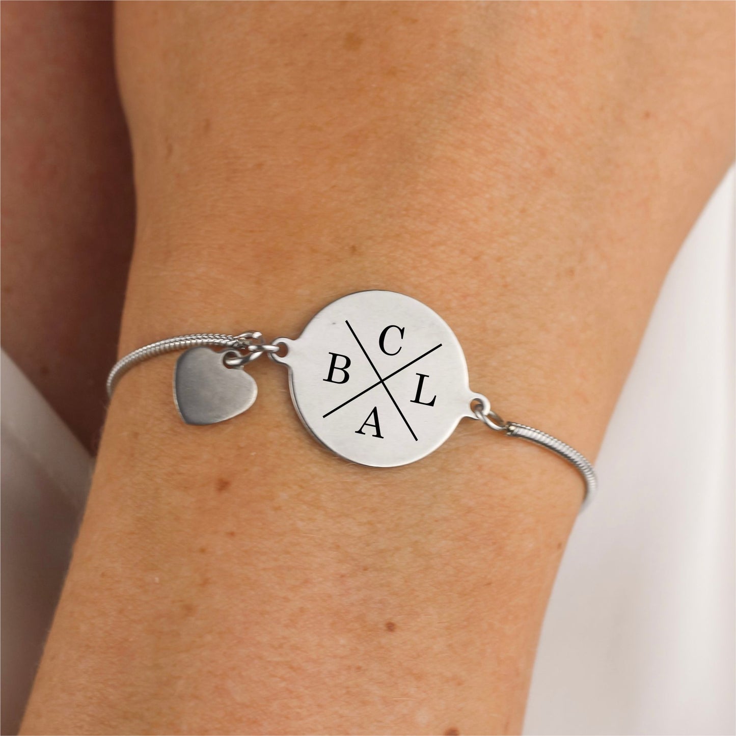 Edelstahlarmband mit Kreuz und Wunschbuchstaben