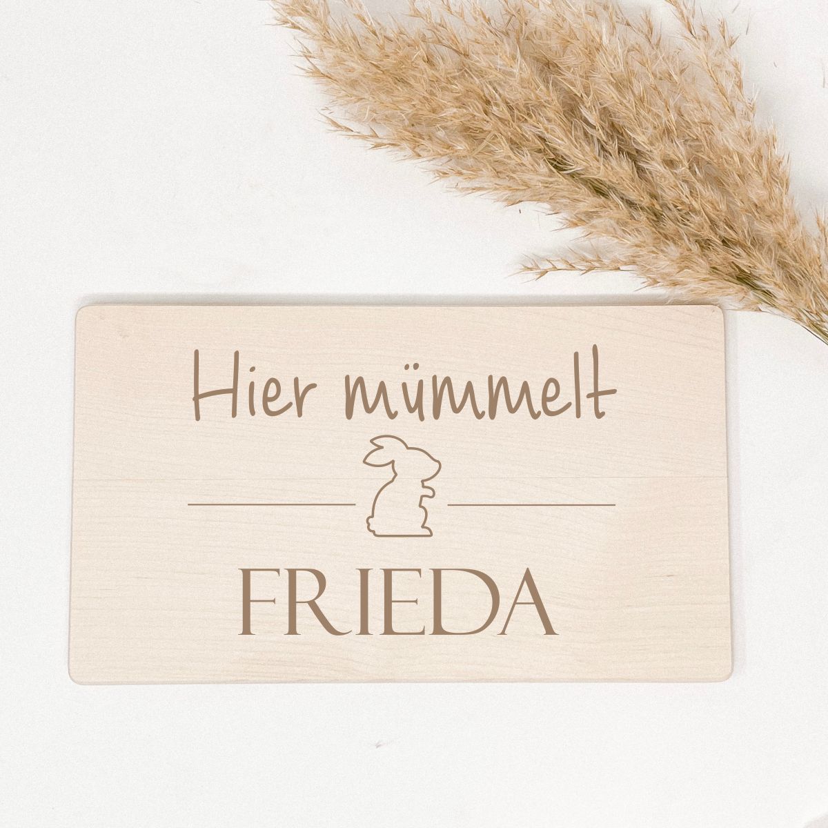 Frühstücksbrett Hier mümmelt... mit Wunschtext