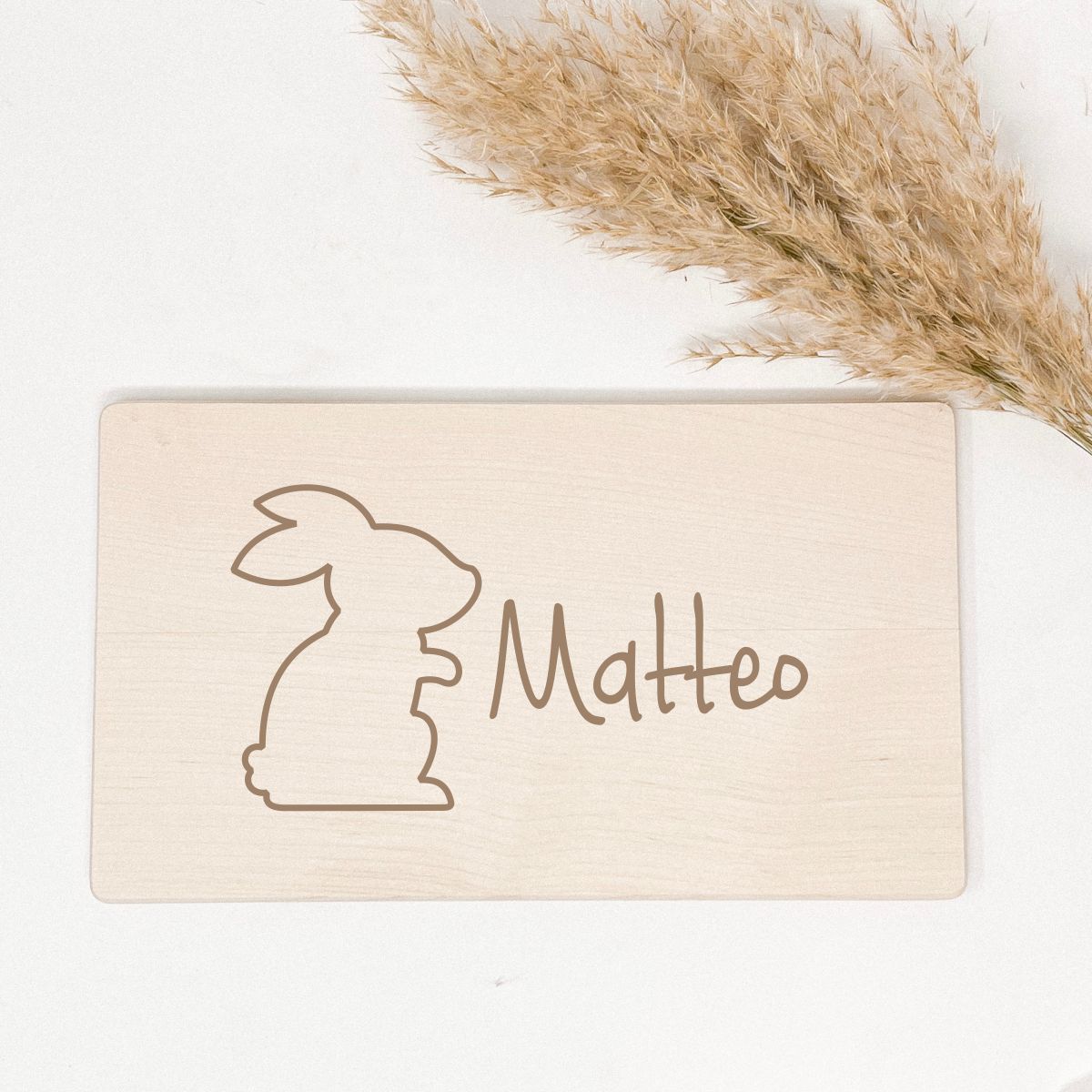 Frühstücksbrett mit Hase und Wunschtext