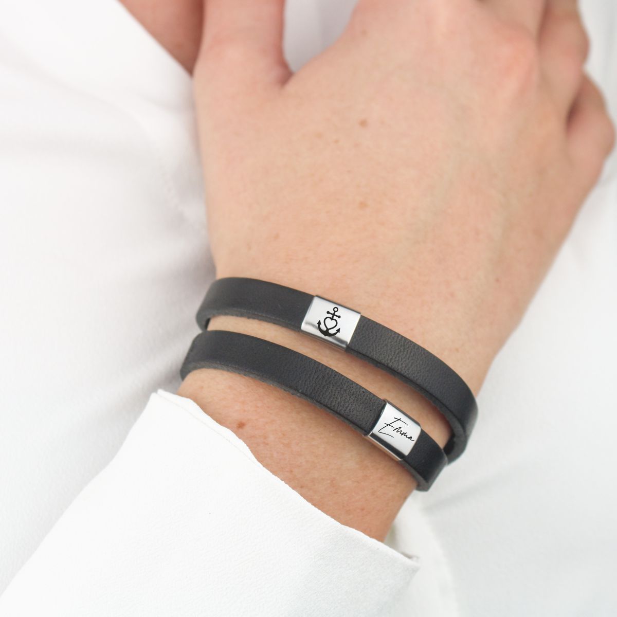 Lederarmband doppelt schwarz mit Anker und Wunschtext