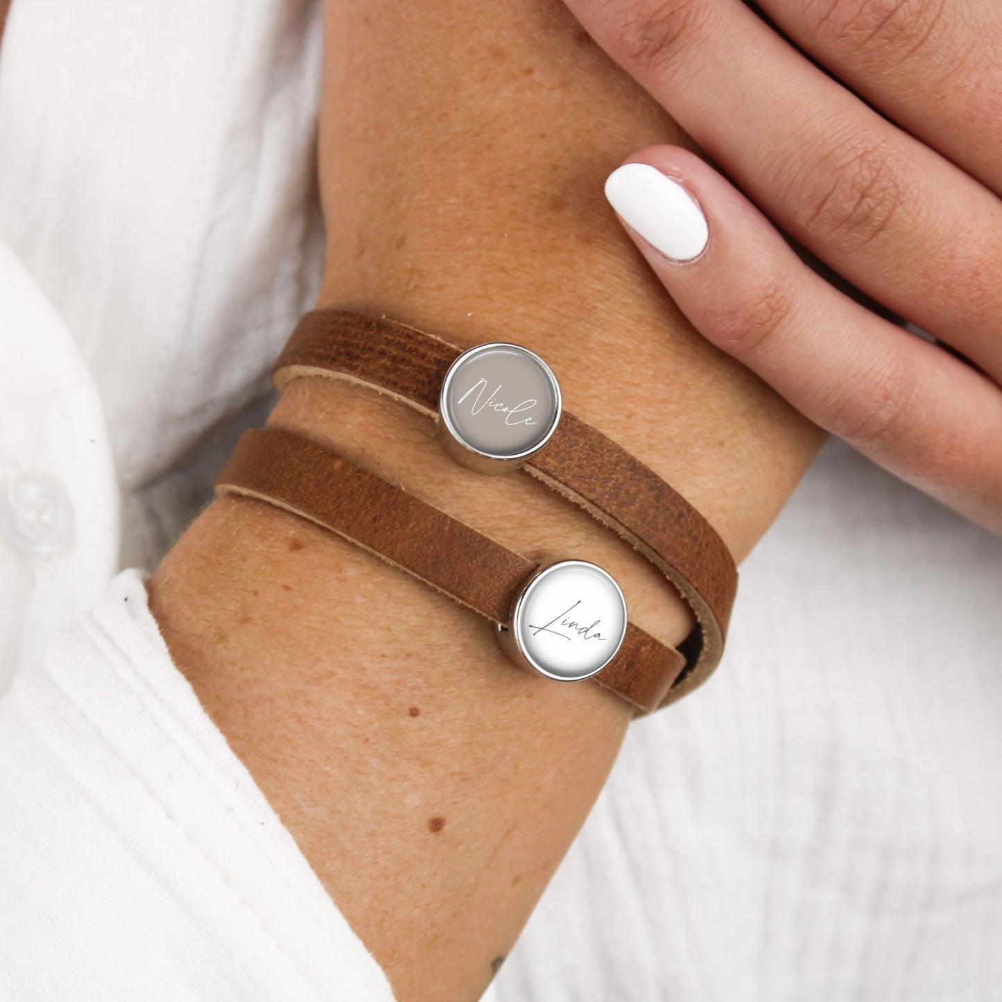 Lederarmband doppelt hellbraun mit Wunschtextperlen