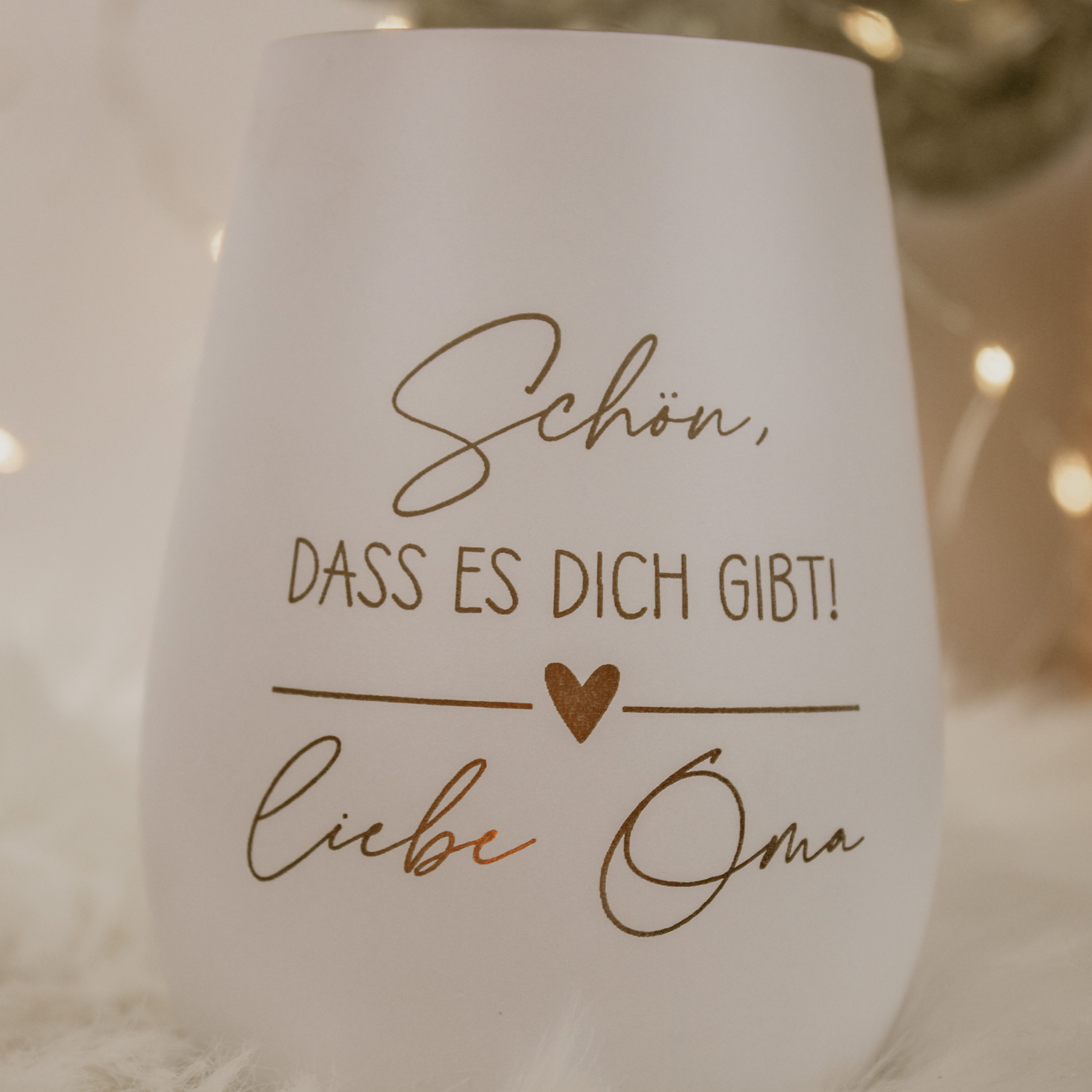 Ein weißes Windlicht mit goldenen Verzierungen, stilvolles Design, Dekoration, Kerzenlicht, Atmosphäre, einzigartiges Heimdekor.Wunschtext, Wunschgravur