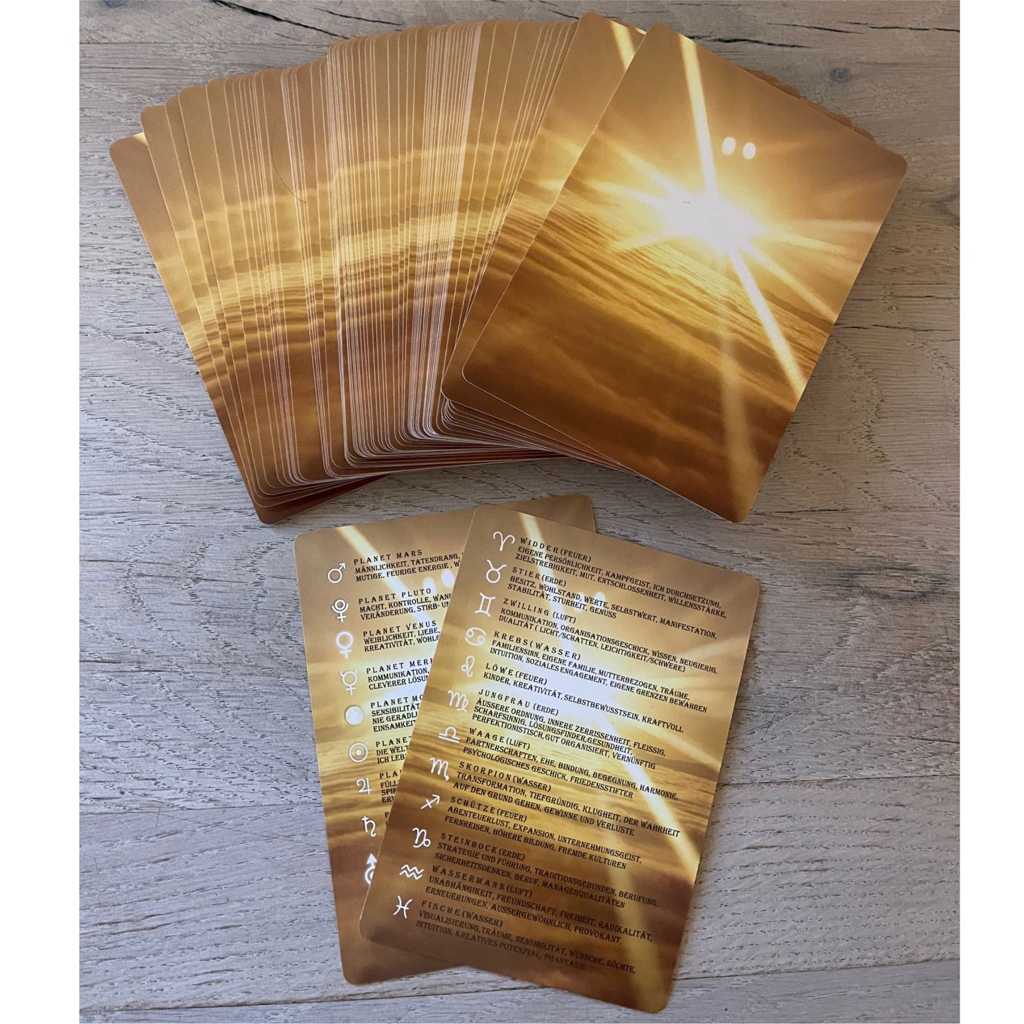 Tarotkartenset mit 78 Karten und zwei Planeten und Sternzeichenkarten